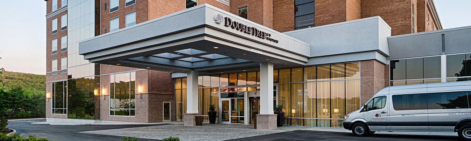 Doubletree By Hilton Hotel Bristol Exterior photo
